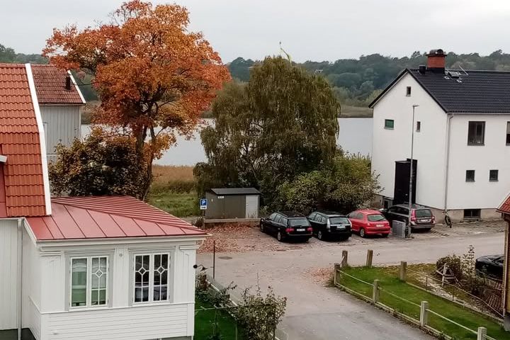 Fräsch 2:a med balkong i Lindesnäs