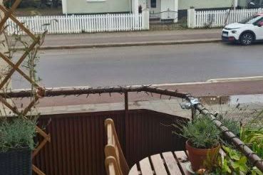 Mysig 2:a med balkong i Vallastaden