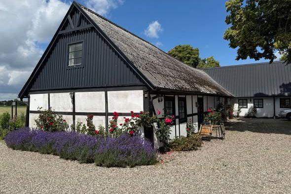Möblerad 2:a nära Ystad – lantligt liv