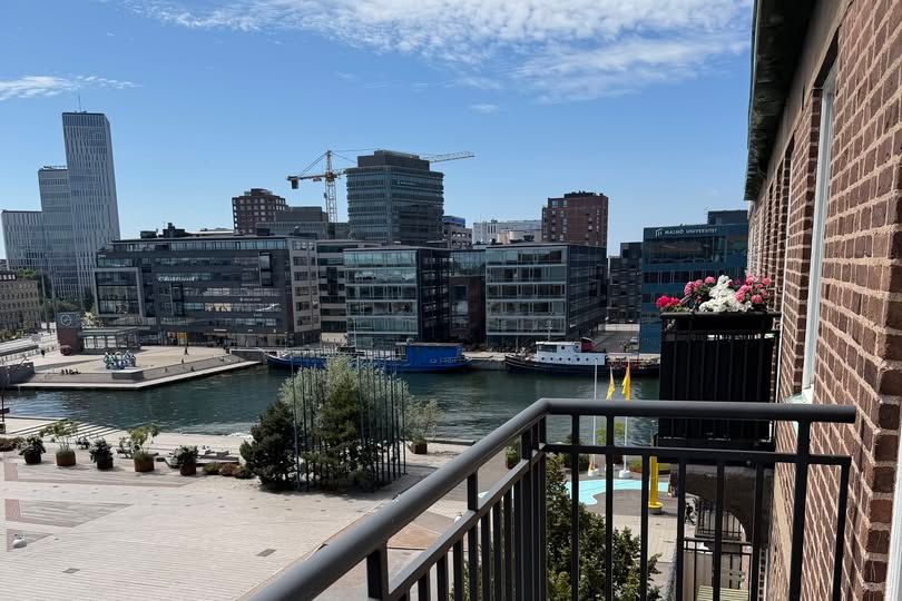 185 m² sekelskiftesvåning vid Malmö C